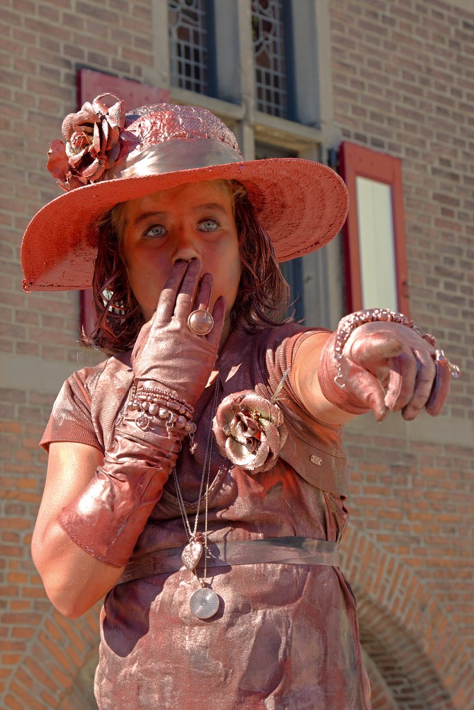 living statue levend standbeeld evenement event festival festiviteit kunst art straatkunst streetart artiest beeld beeldhouwwerk sculpture sculptuur